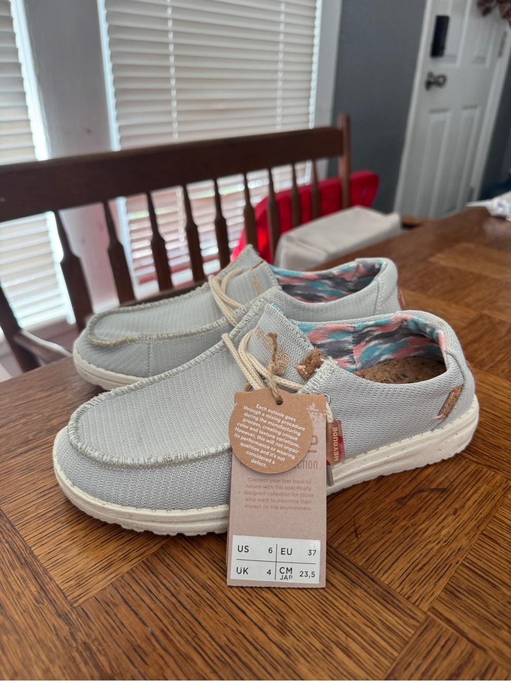 NWT Women’s hey dudes - size 6